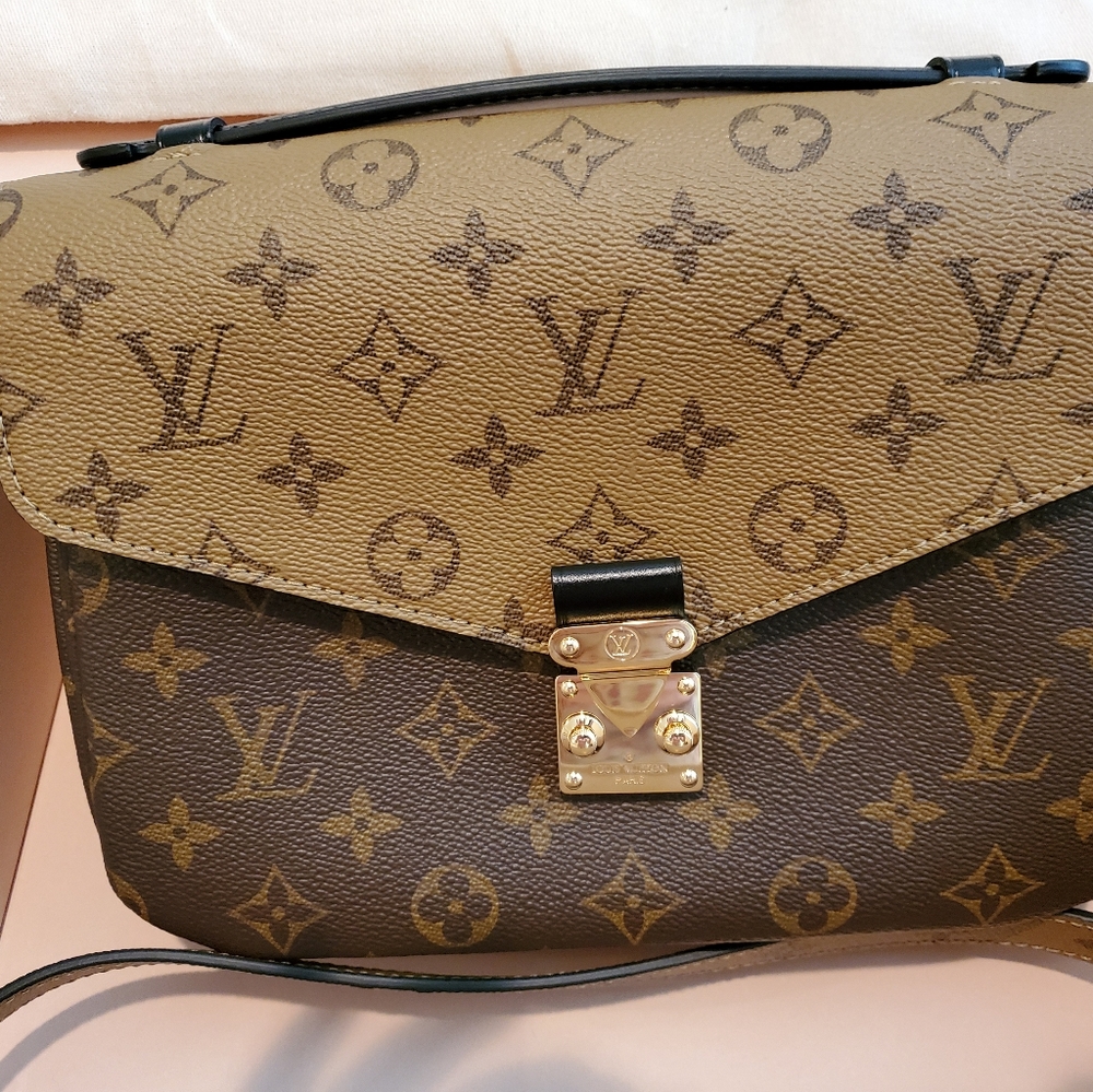 Louis Vuitton Reverse Metis Pochette - Picture 4 of 8